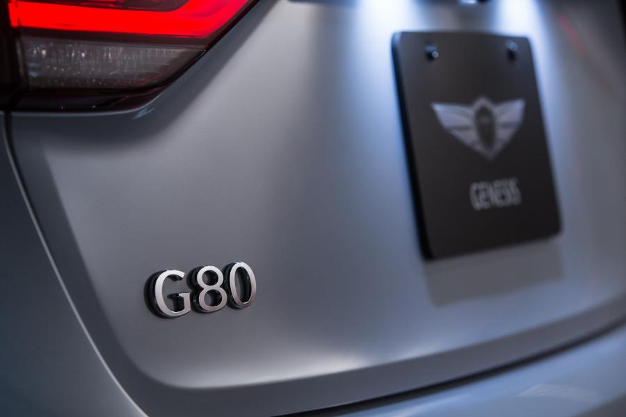 Логотип Genesis G80 Sport 2017 года  (NA) (фото 76 из 94)
